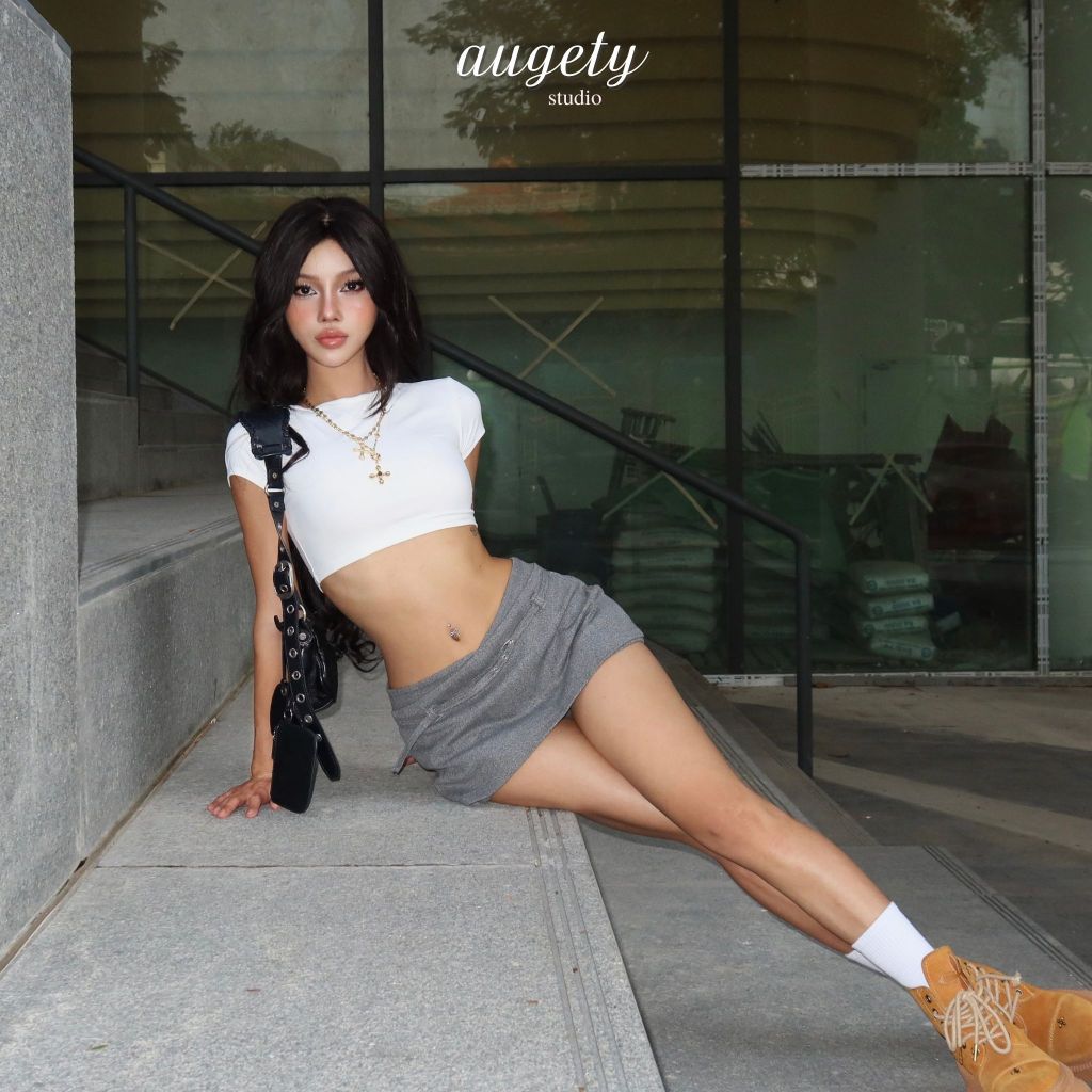 Augety Studio AMBER Crew Neck Slim Crop Top