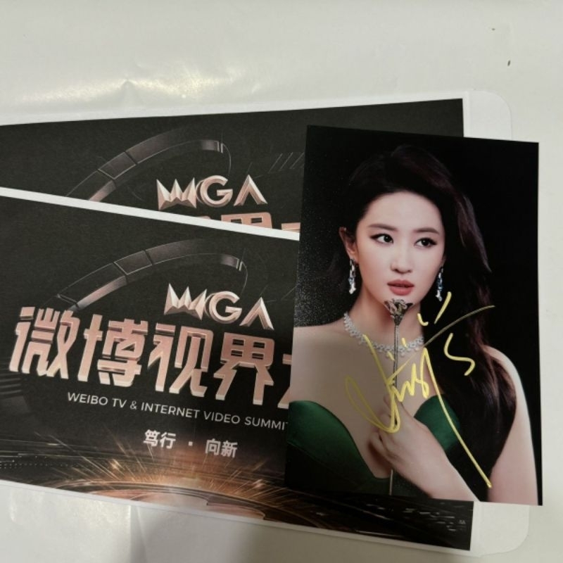 พรหม Weibo Liu Yifei ลงนามด้วยมือ