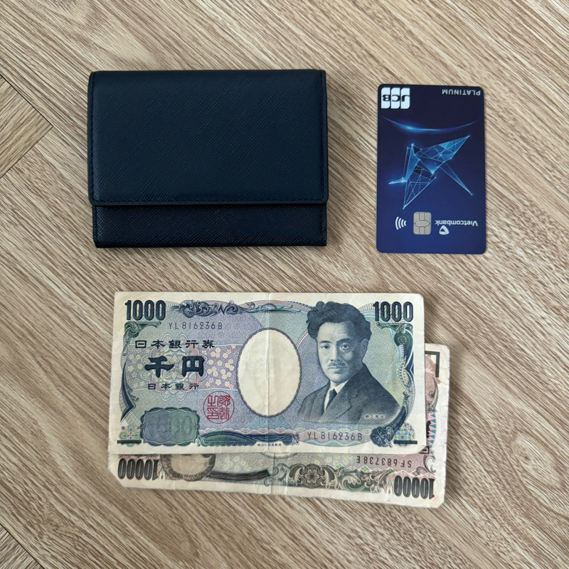 Aiko Mini Wallet - กระเป๋าสตางค์ 2 พับที่เรียบง่ายและกะทัดรัด - ออกแบบโดย Ouithbrand