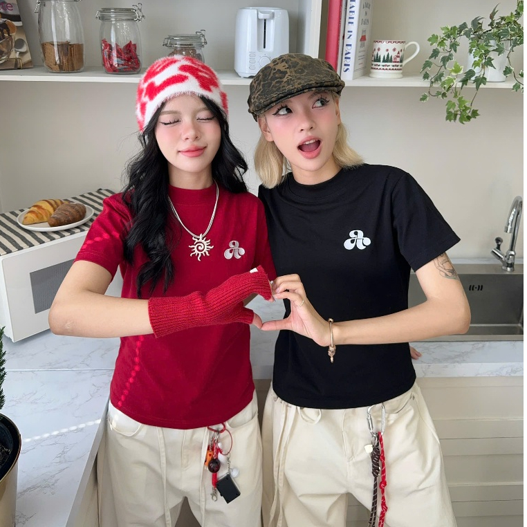 AB HOUSE - BABYTEE เสื้อยืดคอกลมปักลายสําหรับผู้ชายและผู้หญิง