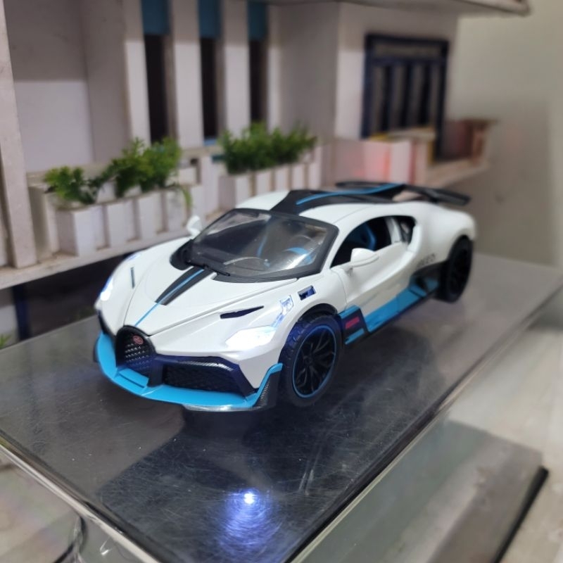 Bugatti Divo โมเดลรถอัลลอยสเกล 1/24 พร้อมป้ายทะเบียน VIP