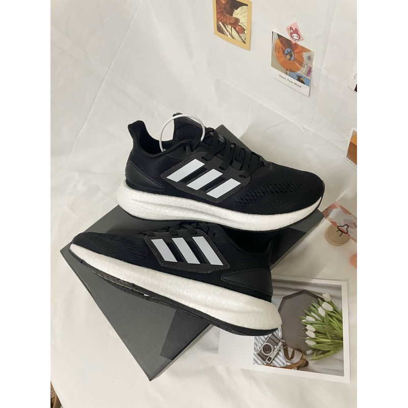 รองเท้าผ้าใบวิ่ง Unisex Ultra PB22 พร้อมถุงเท้า INCLUDED