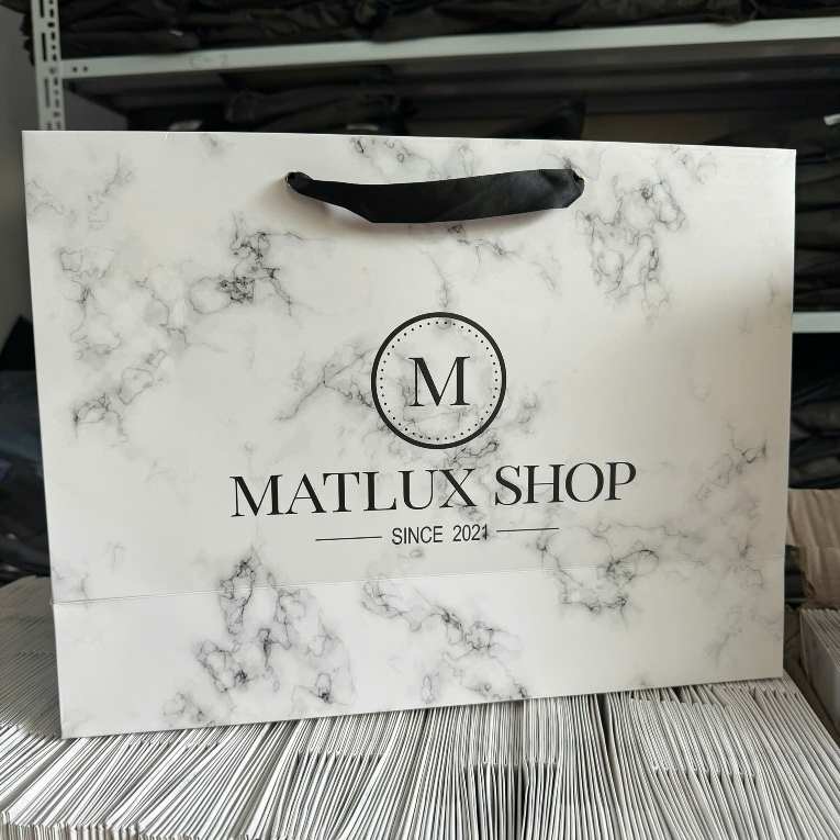 [GIFT] MATLUX SHOP ถุงของขวัญ ถุงกระดาษแข็ง ESSENTIALS มีหูหิ้วผ้าสีขาวและขอบดําคุณภาพสูง