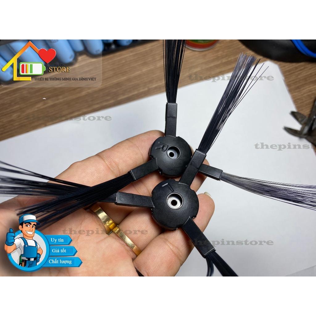 PAIR OF ของแท้ EDGE BRUSHES ROBOT VACUUM CLEANER LIECTROUX B6009