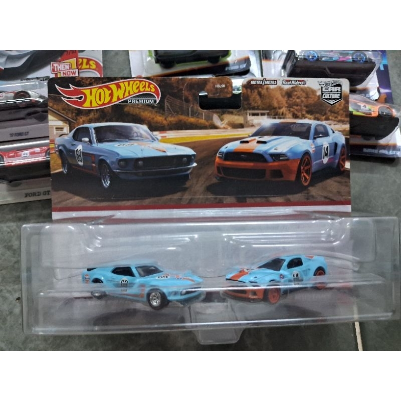 [กล่องเกษียณ] HOT WHEELS PREMIUM 1969 FORD MUSTANG BOSS 302 & 2014 CUSTOM MUSTANG GULF TEAM