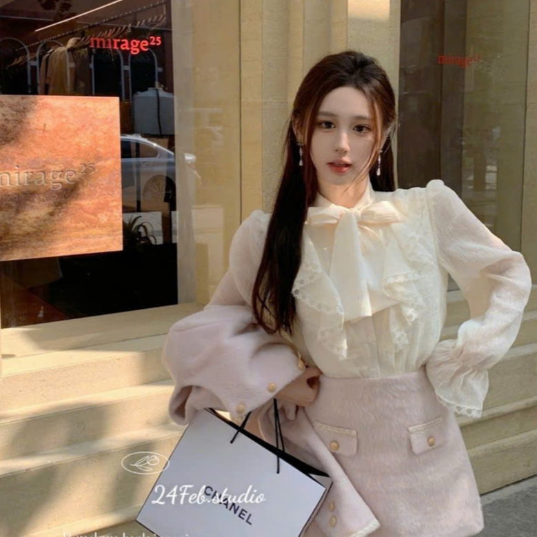 เสื้อเชิ้ตแขนยาวผู้หญิงคอปกระบายแต่งขอบลูกไม้ผ้าไหมย่นสไตล์คุณนาย 24เอฟบีสตูดิโอ โอเค0004