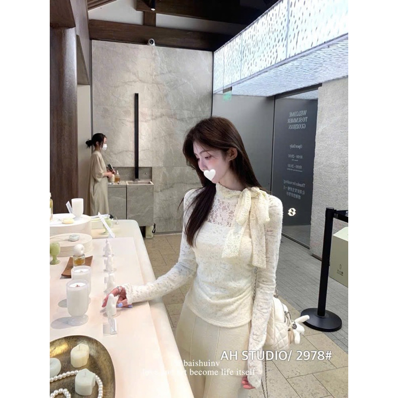 เสื้อลูกไม้คลาส 1 แขนยาวผูกโบว์ที่คอไม่มีคัน Nhan Hau Shop NHS