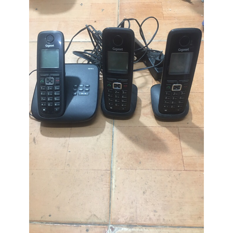 แม่ Siemens Gigaset A510A ถือโทรศัพท์เด็ก 2-3 มือ