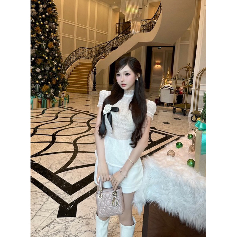 CIA TOP เสื้อคอเต่าลูกไม้ผู้หญิงสีขาว