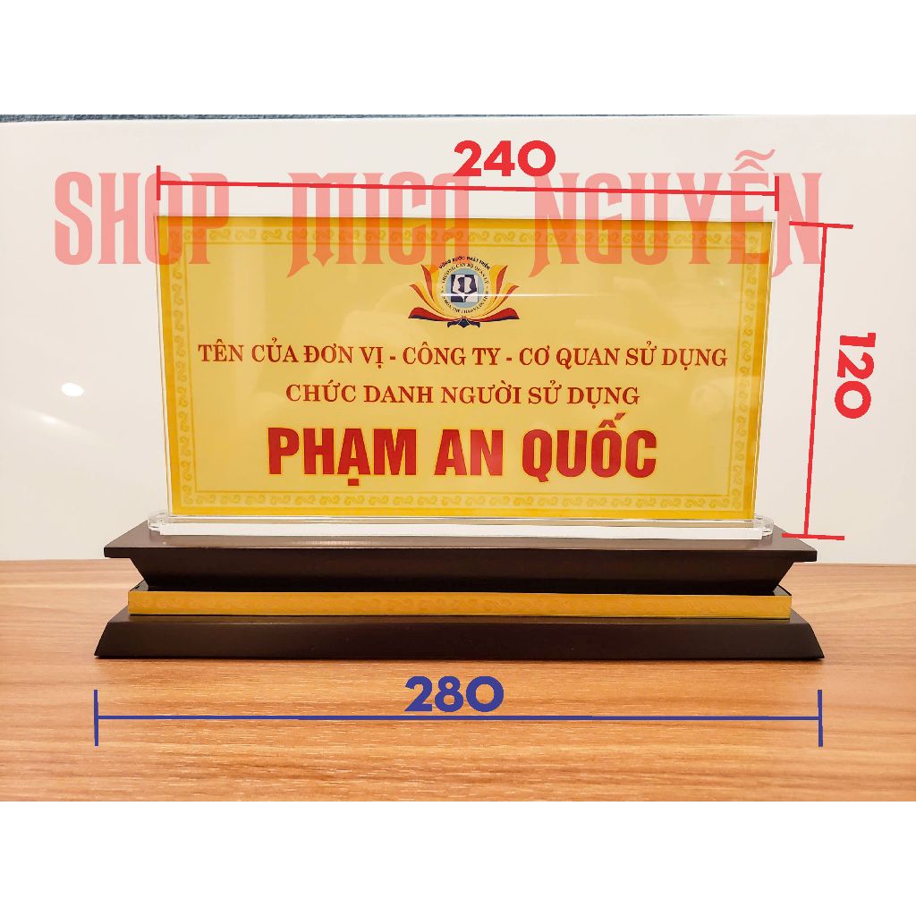 WOODEN BASE NAME PLATE สําหรับTABLE - ป้าย FAMOUS พร้อมฐาน WOODEN - จาน MACA TABLE NAME - ป้าย FAMOU
