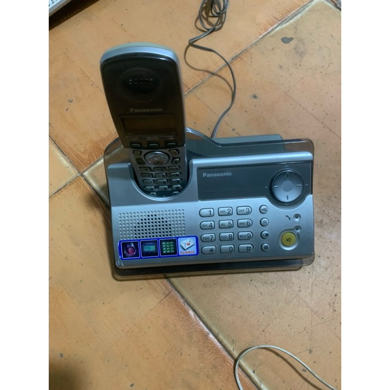 โทรศัพท์โทรศัพท์พื้นฐานแบบขยาย Panasonic KX TCD230 รุ่นเก่า