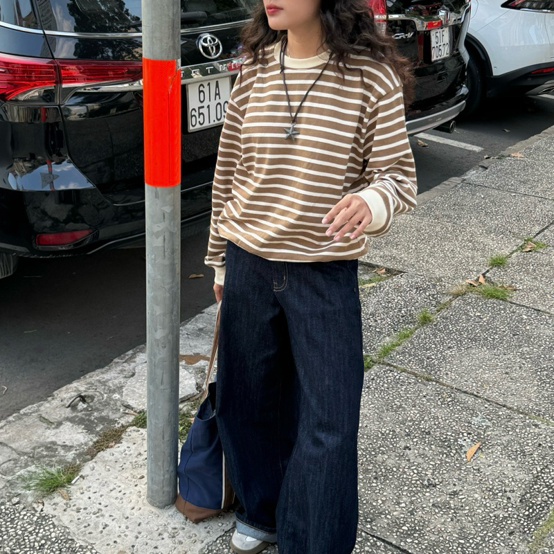 เสื้อสเวตเตอร์คอกลมลายทาง - Aufra studio