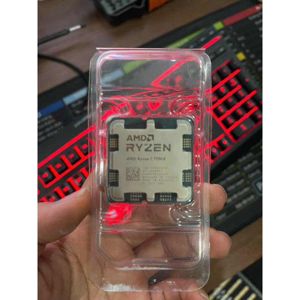 Combo amd ryzen Chip 7 7700x 8 core 16 turbo threads 4.5Ghz + Giga B650 Gaming X