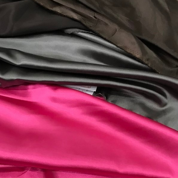 ผ้าไหมแอฟริกันหลากสี-นุ่มยืด2ทางพื้นผิวมันวาวขนาด1ม46-ตัดเย็บเสื้อผ้ายาวชุดเดรสไม่เต็มเต็งเสื้อบาบา