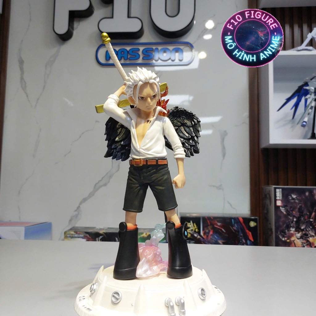 One Piece Egghead Seraphim Mihawk Figure - ฟิกเกอร์ Mihawk สูง 25 ซม.