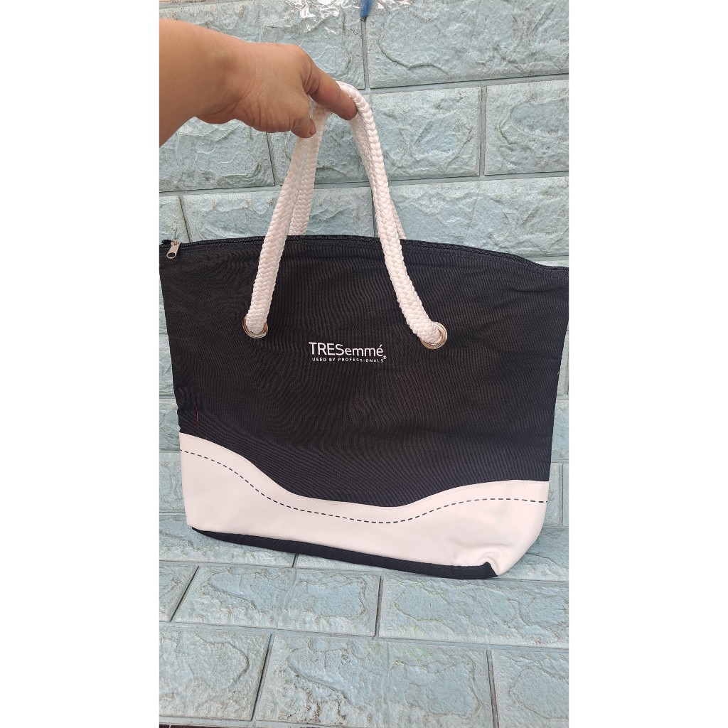 กระเป๋าถือแฟชั่น Tresume สีดํา