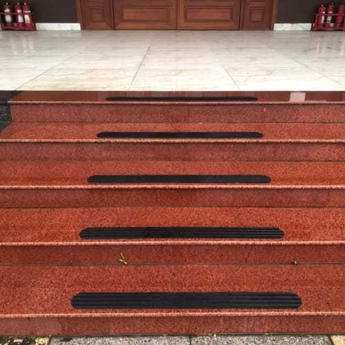 สติ๊กเกอร์ยางกันลื่นสําหรับบันไดและขั้นบันไดSabo Pro KT 90x600x4mm