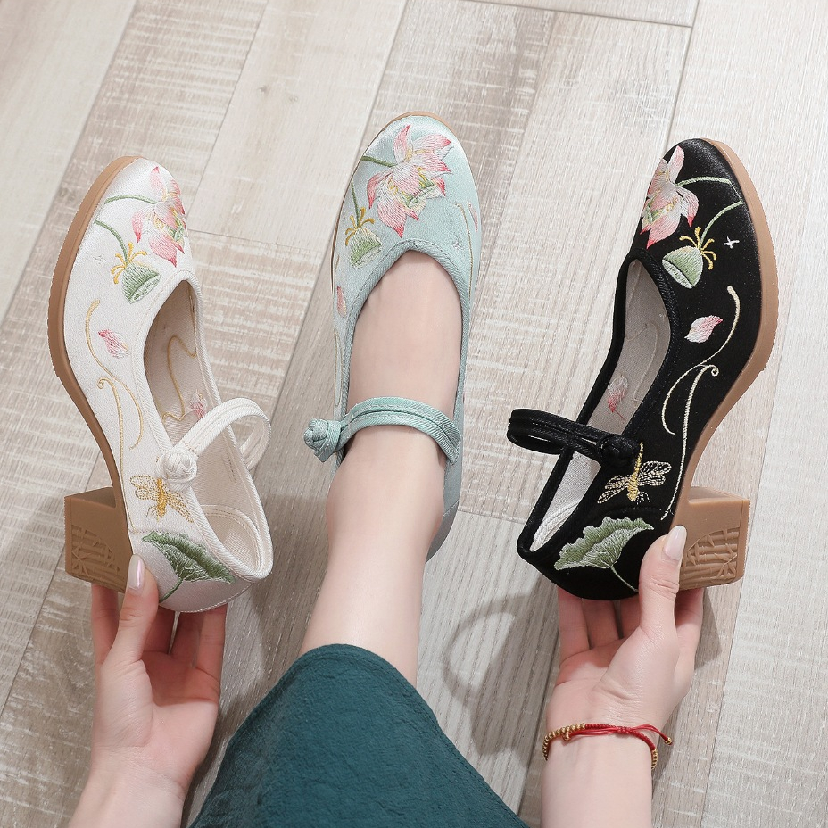 รองเท้าผ้าใบปักบัวพื้นสูง GC026