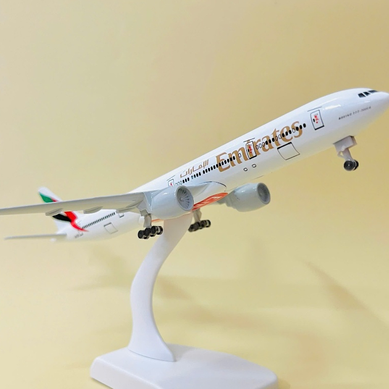 Emirates Airlines โบอิ้ง b777 โมเดลโลหะระดับไฮเอนด์พร้อมล้อหล่อ 20ซม สเกล 1:400