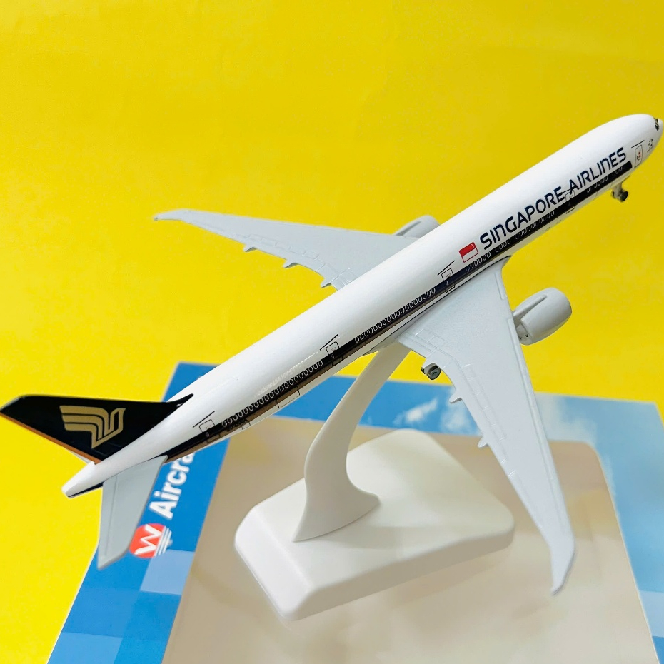 PLANE MODEL "SINGAPORE AIRLINES" BOEING B777-300ER SCALE 1:400 (20CM) UNIQUE CAST WHEELS