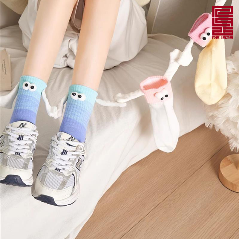 ถุงเท้า - คู่น่ารักถือมือที่มีปกสูงสําหรับผู้ชายและผู้หญิงกับคริสต์มาส motifs Re1925 Studio TA56