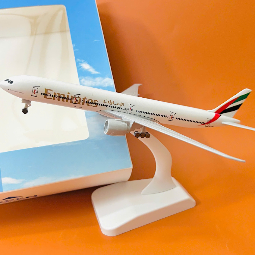 Emirates Airlines Boeing 777-300ER เครื่องบินล้อหล่อ 1:400 Scale 20CM