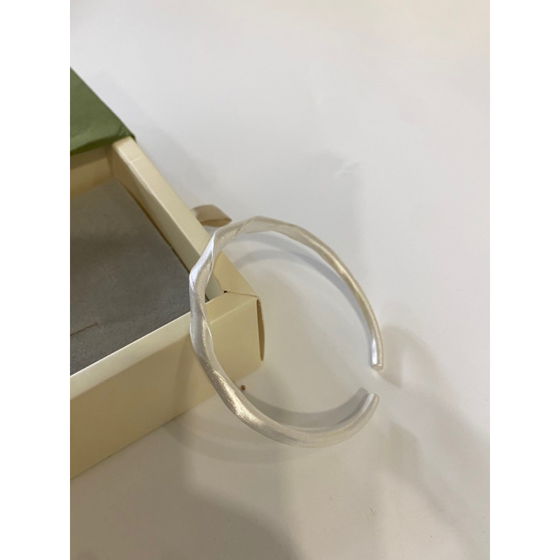 สร้อยข้อมือบิดเรียบทําจากเงินแท้ 100% ไร้สิ่งสกปรก s999 แบรนด์ QT Silver Jewelry