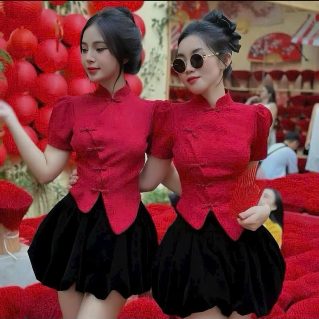 ชุดเดรสดีไซน์หรูหราชุดเสื้อโบรเคดพร้อมปกรถไฟแขนพองและกระดุมที่เข้ากันกับกางเกงกํามะหยี่แข็งสําหรับเธอดูสวยสุดๆในช่วง เทท