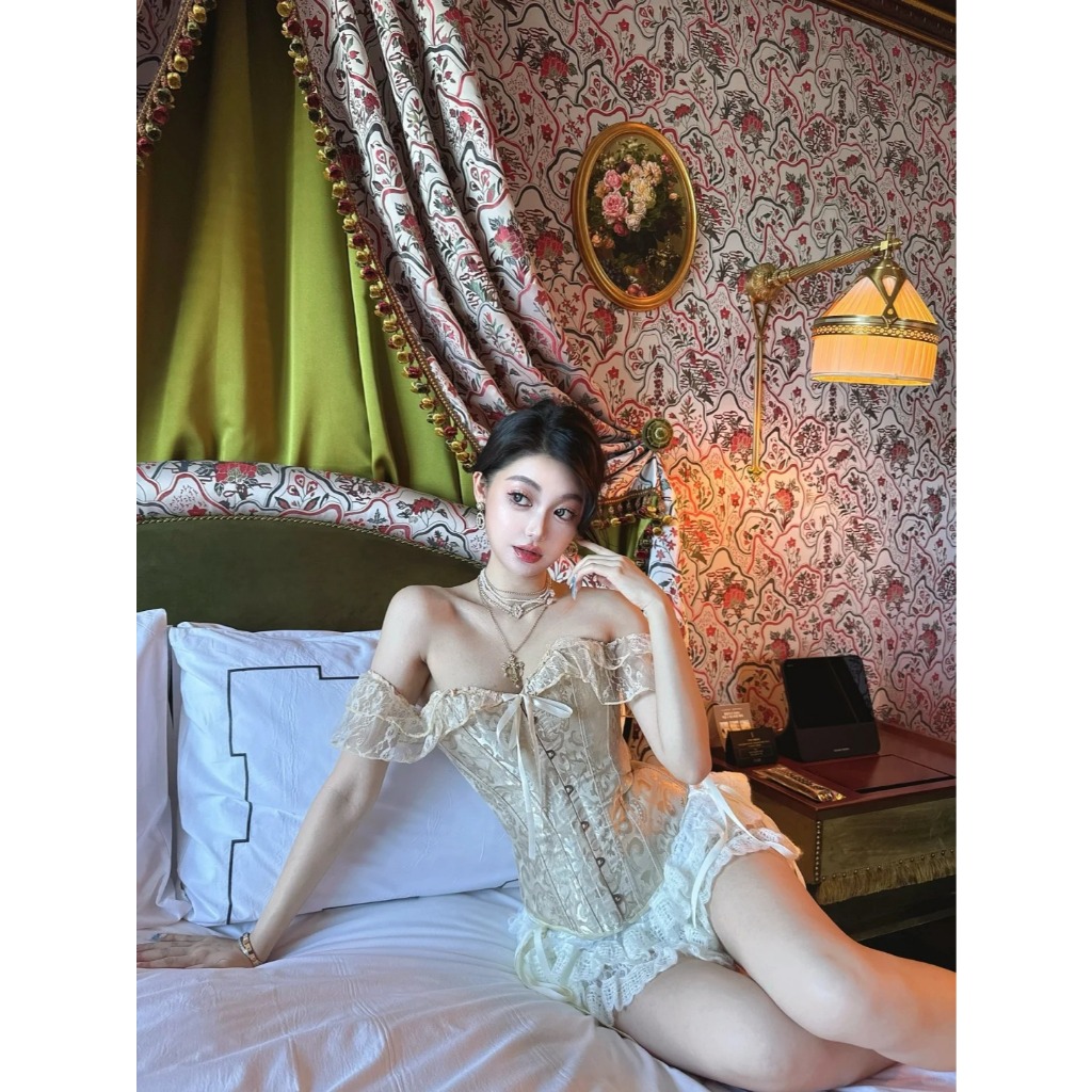 CORSET STORY - เสื้อคอร์เซ็ทเปิดไหล่สุดหรู ชุดอกพองและกระโปรงโฟม QC พร้อมกางเกงมีซับใน