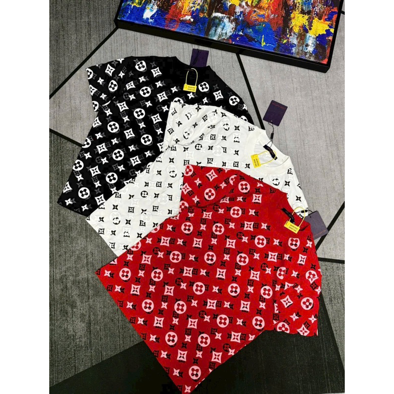 เสื้อยืดผู้ชายคุณภาพสูงพร้อม LV PATTERN EMBOSSED