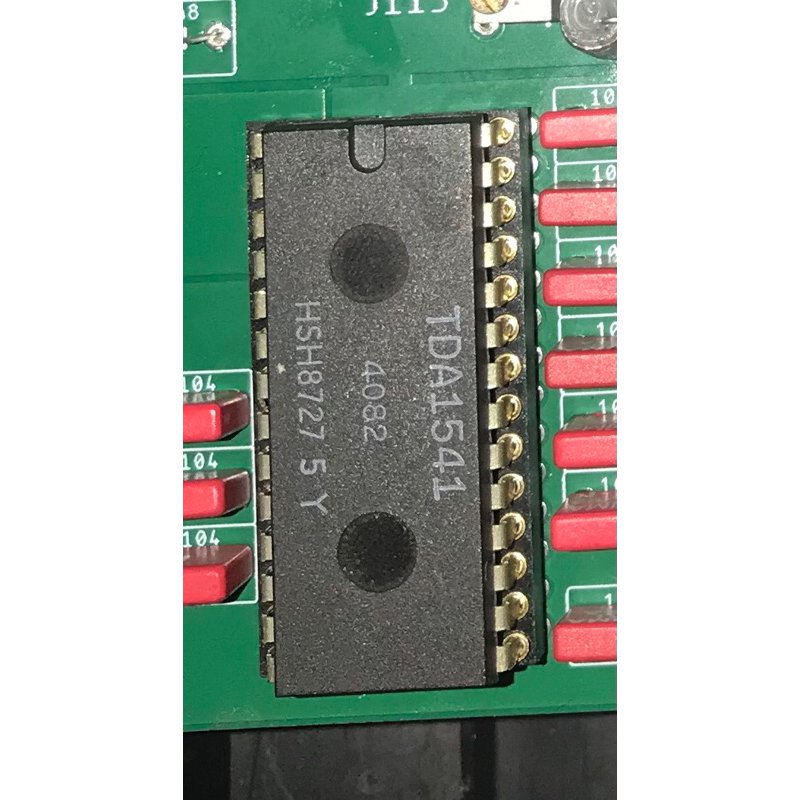ชิปถอดรหัส TDA1541 R2R