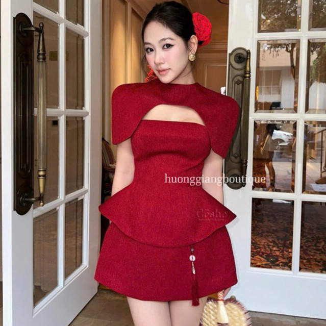 Huong GIANG BOUTIQUE •  Edna Set เสื้อเบลเซอร์คอกลมดีไซน์เจาะหน้าอกเลดี้ไลค์ผสมกระโปรงสั้นเลดี้ไลค์