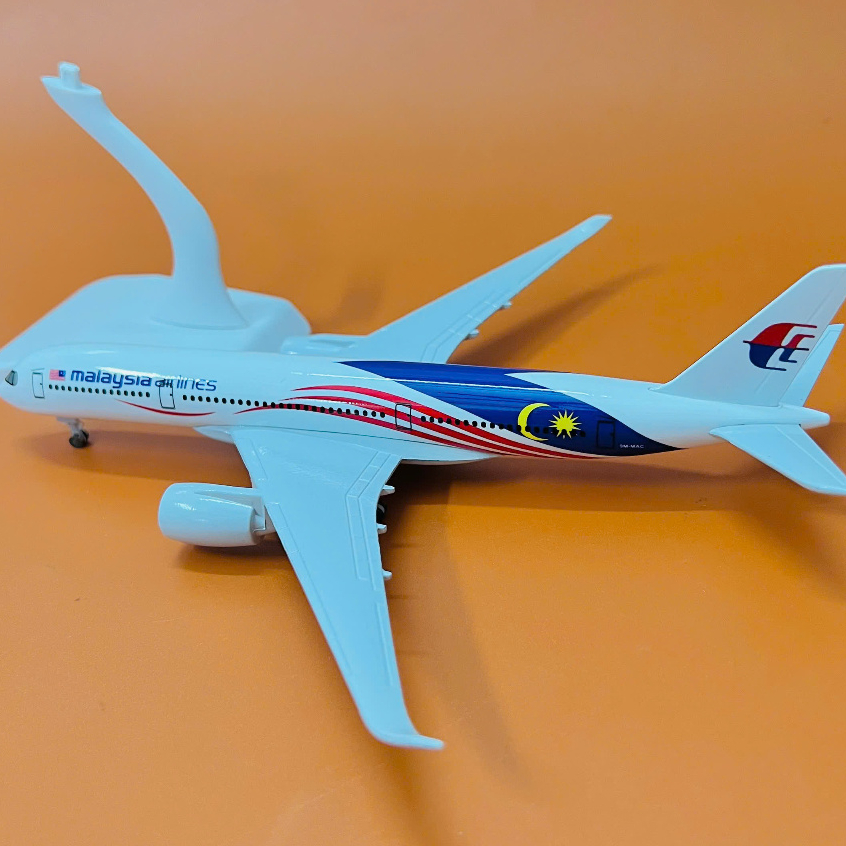 เครื่องบินรุ่น Airbus A350-900XWB Malaysia Airlines Full Box With Wheels + Display Stand