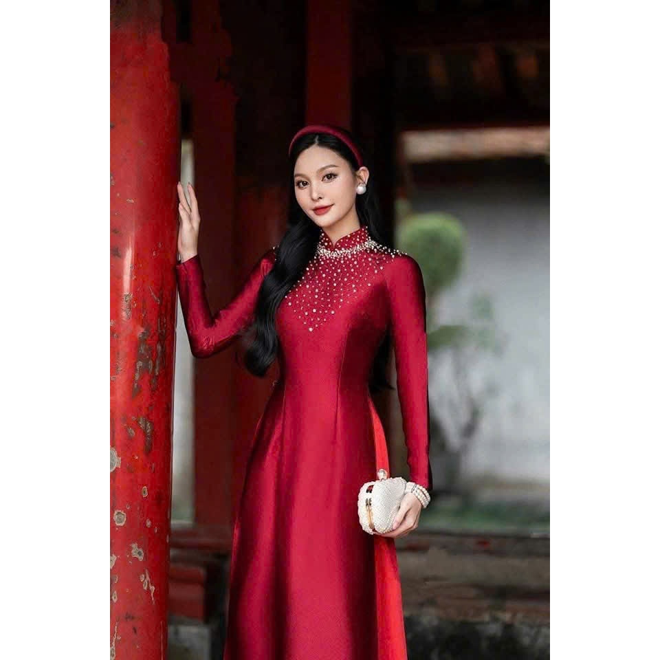 Ao dai ระดับไฮเอนด์สุดหรู, ao dai ดั้งเดิมพร้อมหินคริสตัลโบราณบนพื้นหลังไหมทับทิมวาเลนติโน่ M39