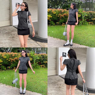 LANIE TOP - เสื้อเชิ้ต DEROSE เรียบง่ายพร้อมเย็บปักถักร้อยตัวอักษรและเชือกผูกเอวด้านหลัง