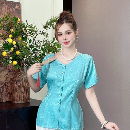 ANH MY - เสื้อ Odd - เสื้อคอเต่าผู้หญิง แขนสั้น วัสดุโบรเคด SP0337-1 - ANH MY FASHION