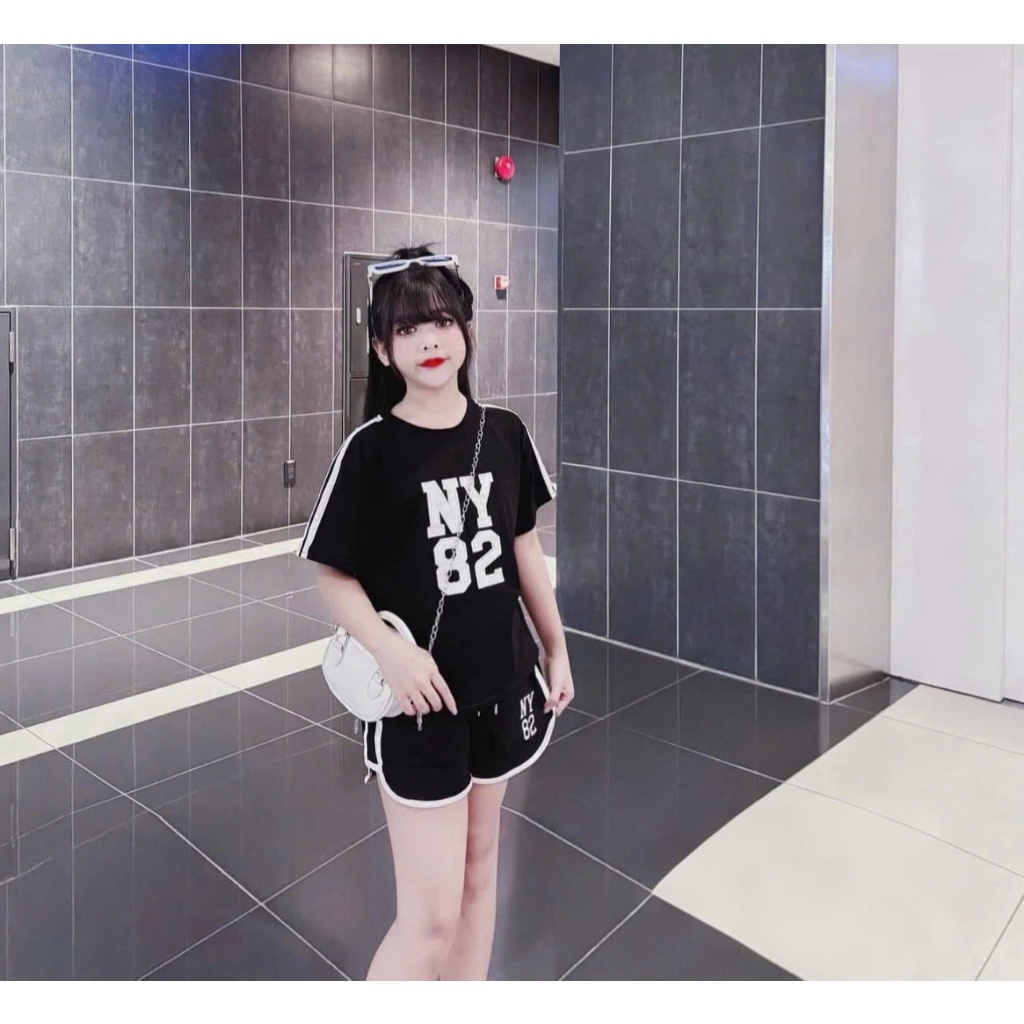 ที่ 82 ชุดกีฬาแต่งขอบสําหรับเด็กผู้หญิง 9-44กิโลกรัม.( HL05 )