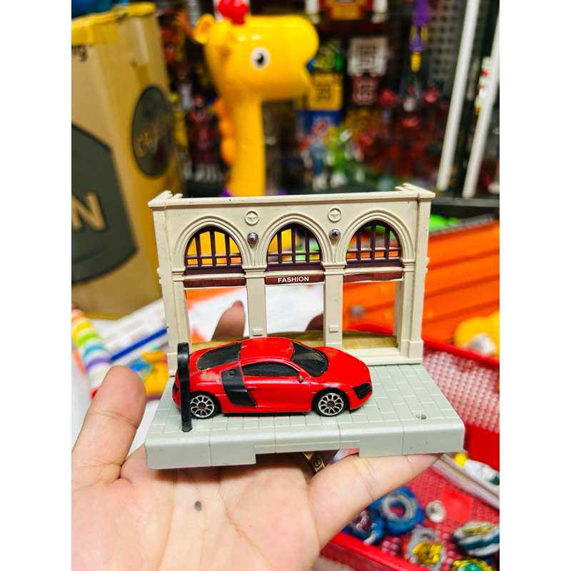 Audi R8 V10 & City Diorama Fashion Shop Set