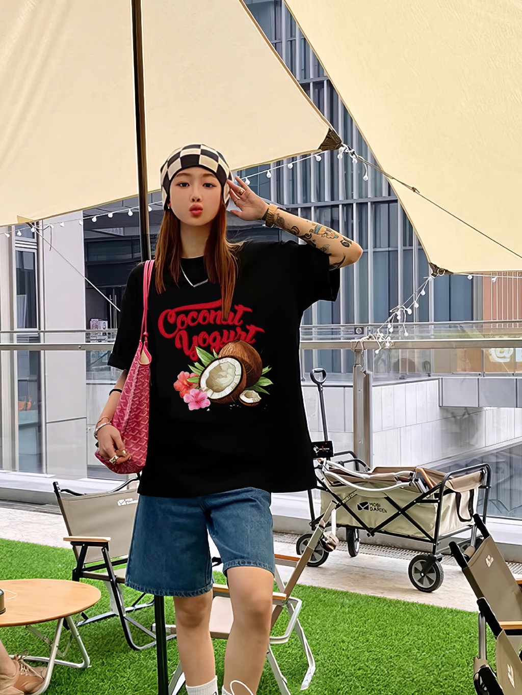 เสื้อยืด unisex พิมพ์ลายมะพร้าวแห้งและดอกไม้สดใส Coconut Yogurt