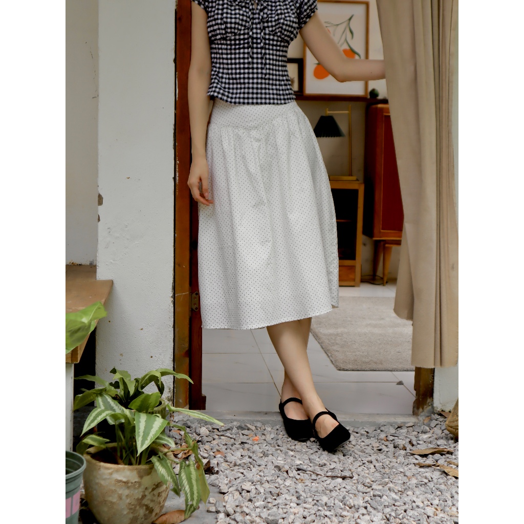 กระโปรงสั้น - SMALL PORK SKIRT WITH WHITE BACKGROUND