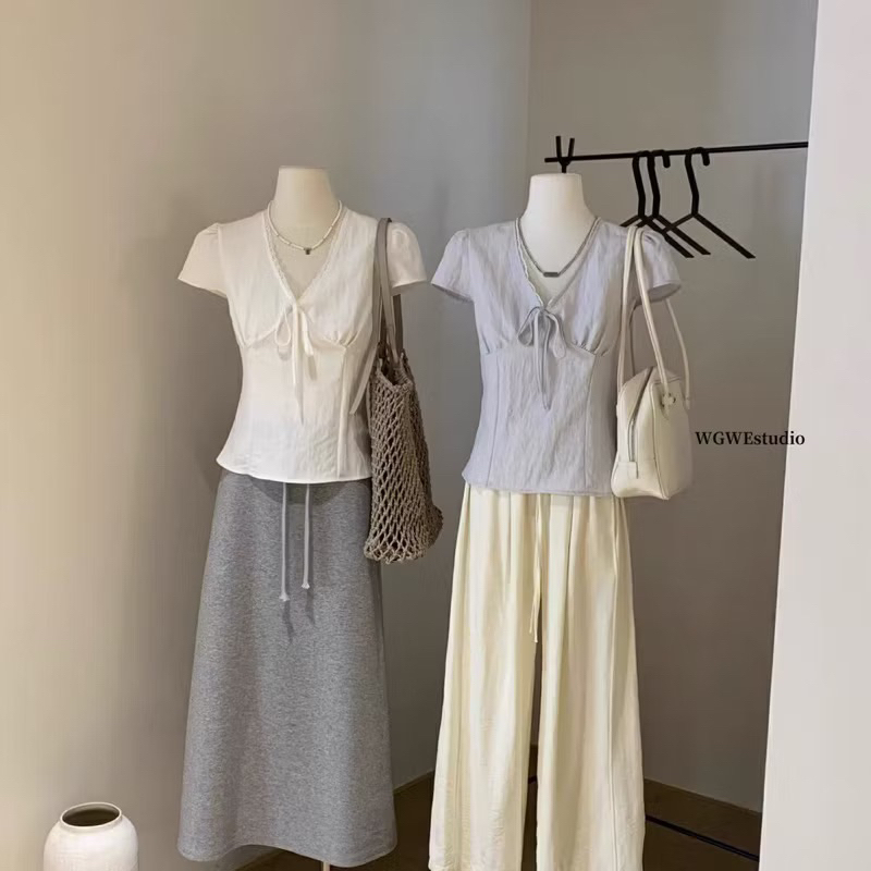 [มีจําหน่าย] เสื้อคอวีน่ารัก WG.WE