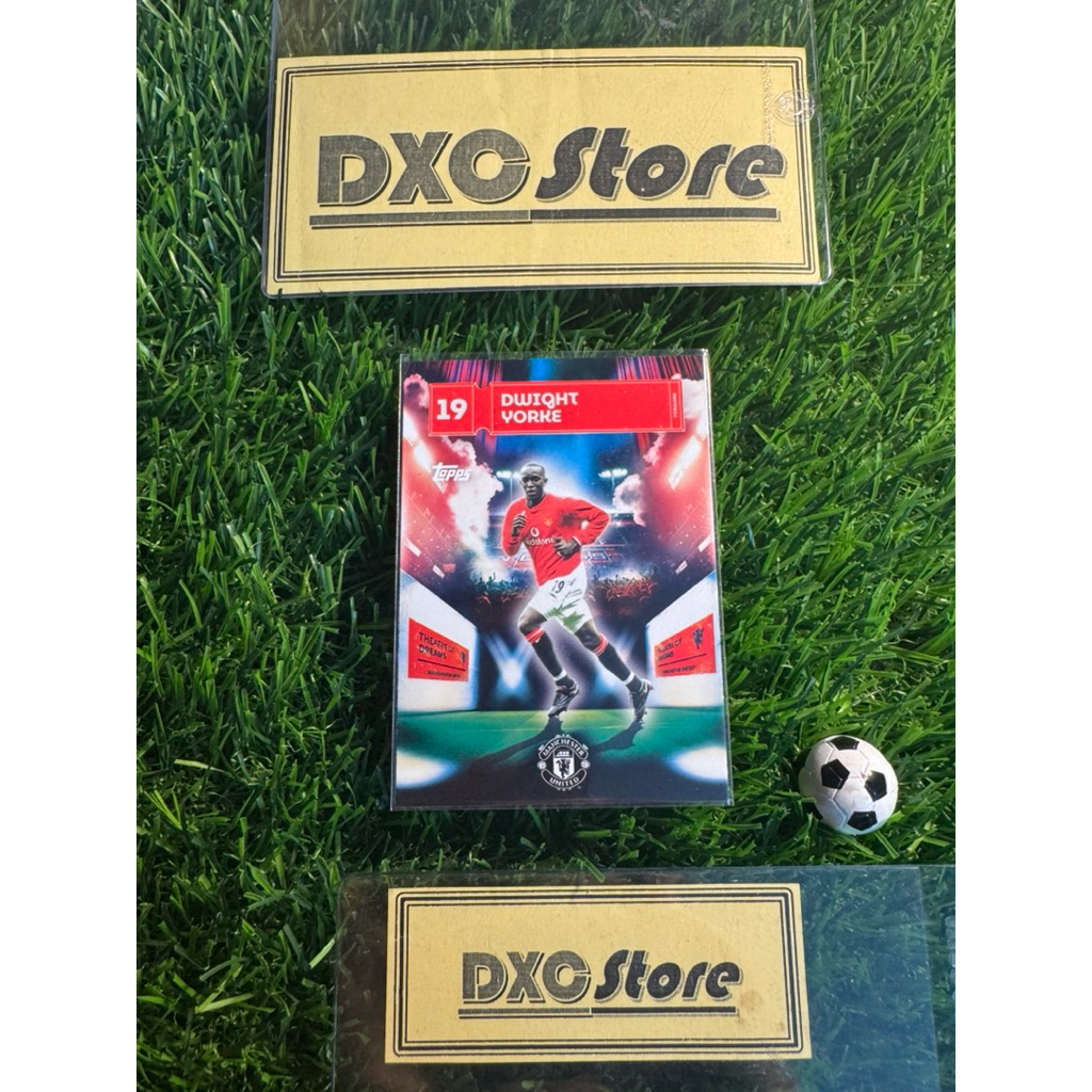 [ ของแท้ ] - THEATRE OF DREAMS - TOPPS MANCHESTER UNITED TEAM SET 2025 - DWIGHT YORKE