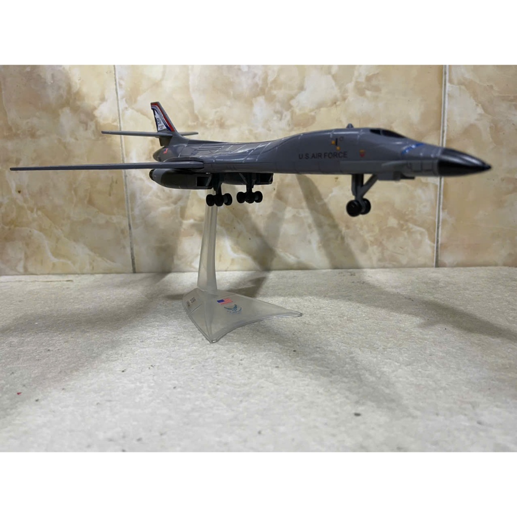 Rockwell B-1B lancer Bomber รุ่น - 1:144