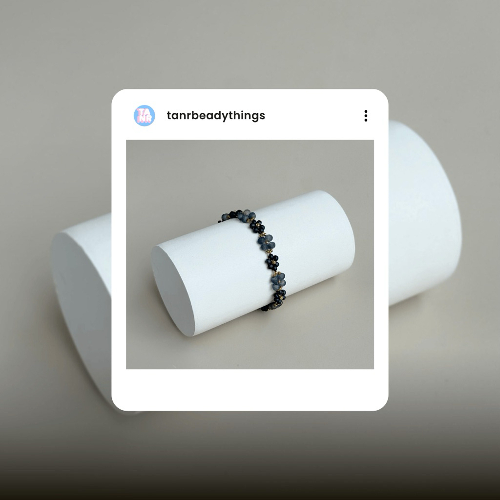 สร้อยข้อมือแฮนด์เมด Midnight Bloom TANRbeadythings