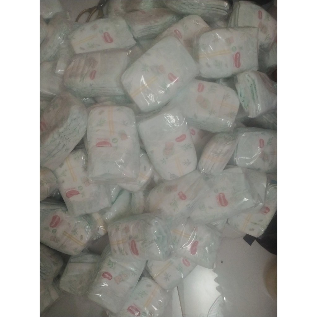 100 HUGGIES TEA TREE NEWBORN DIAPERS - รายการ