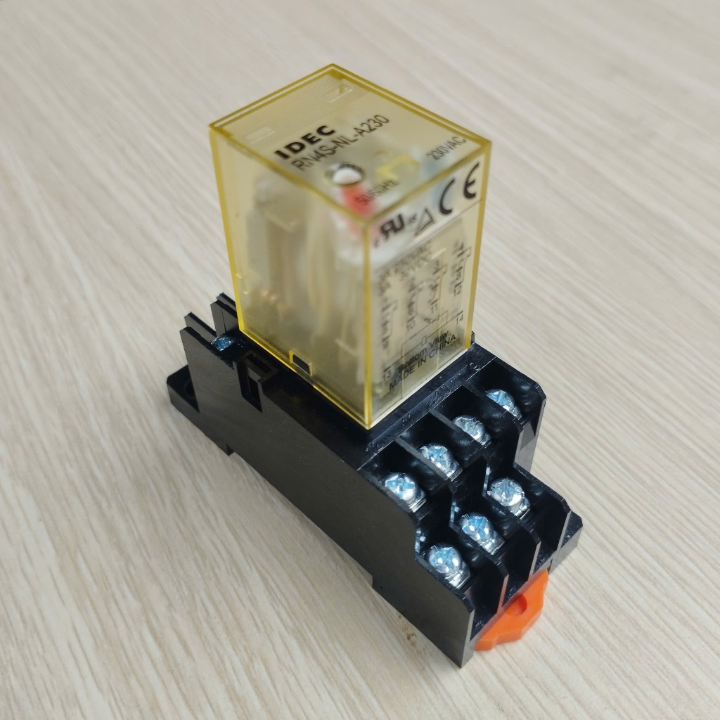 IDEC RN2S / RN4S-NL-A230 220V 3A รีเลย์ระดับกลาง (14 หมุดแบน)