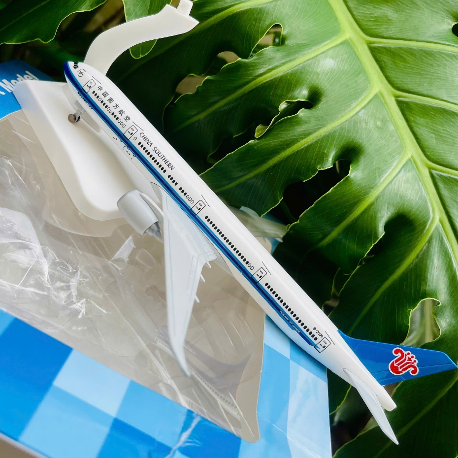 AIRCRAFT "BOEING 777-300ER CHINESE SOUTHERN AIRLINES" คุณภาพสูงโลหะผสมพร้อมจอแสดงผลที่สวยงาม