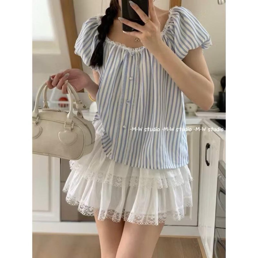 เสื้อเชิ้ตลายสก็อตสีฟ้าสวยสุดๆแขนพองแต่งขอบลูกไม้ติดกระดุมหุ้มด้วยวัสดุที่นุ่มและเท่มินิท็อป - สําหรับผู้หญิง