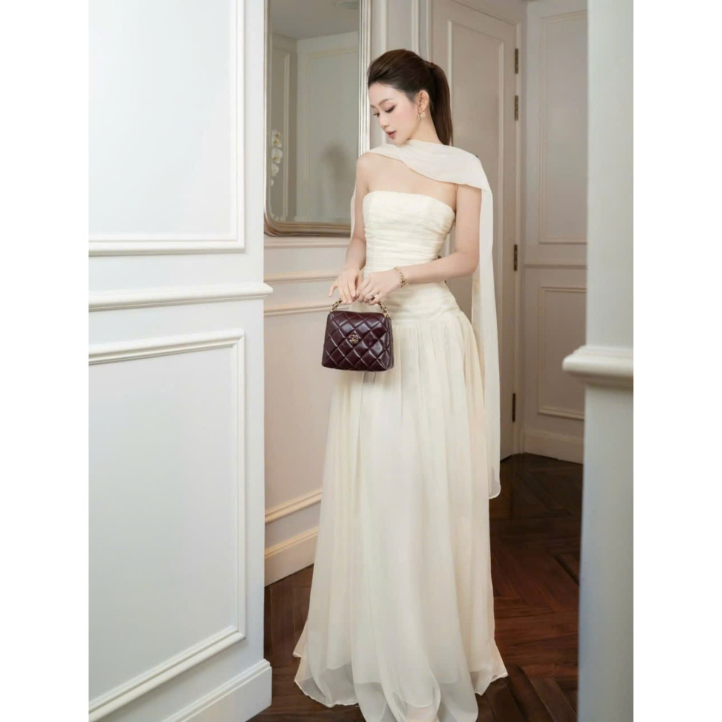 แม็กซี่เดรสอกเชียร์สีครีมสีน้ําตาลพร้อมผ้าพันคอคอกระแทกหรูหรา ดีไซน์ SEWING DNC