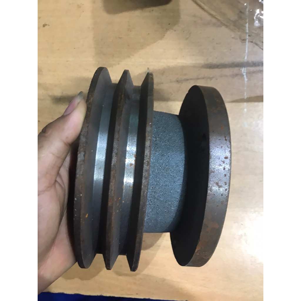 รอกเครื่องยนต์ 15 CF 18Cm 2 ร่อง B คอ 9.8cm ยาว ขากลมติดตั้ง Diesel Engine อะไหล่ทรงพลัง